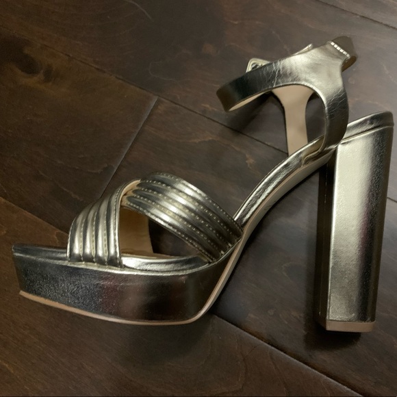 Badgley Mischka sandals size 9.5 - new , and never worn - Picture 2 of 5